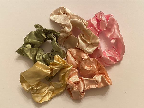 COLORFUL HAIR SCRUNCHIES